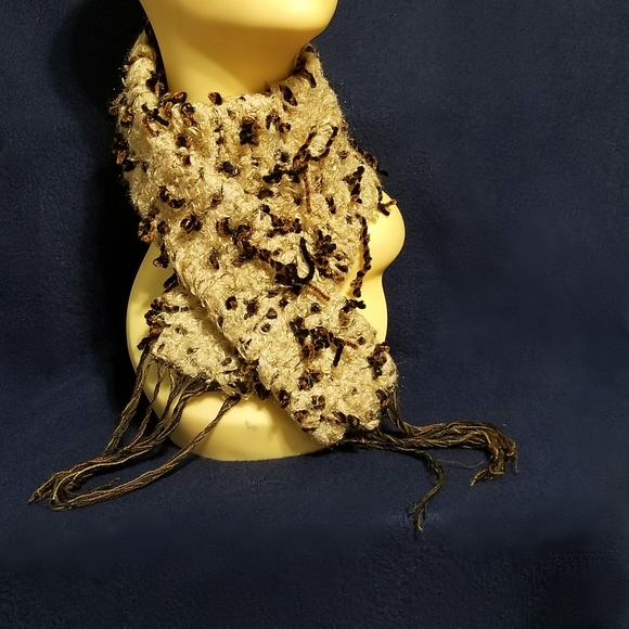 Textured Skinny Scarf With Fringe - Picture 3 of 7
